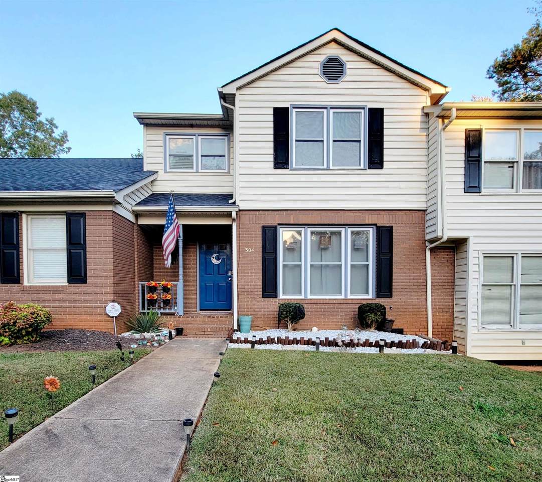 304 Sunridge Drive - Photo 1