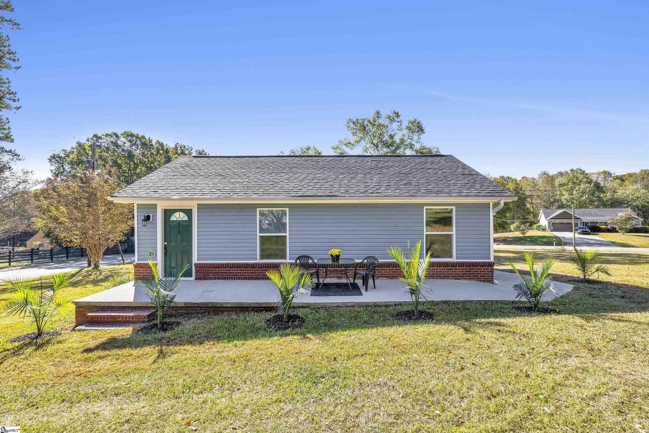 210 Circle Drive - Photo 1