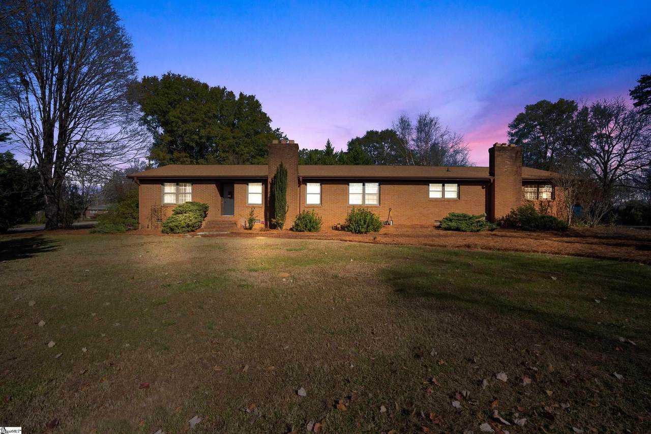 207 Oates Avenue - Photo 1