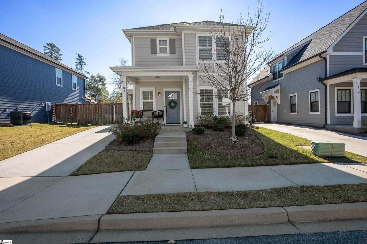 104 Greenridge Drive - Photo 1