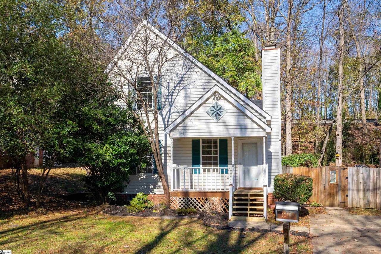 1018 Summit Drive - Photo 1