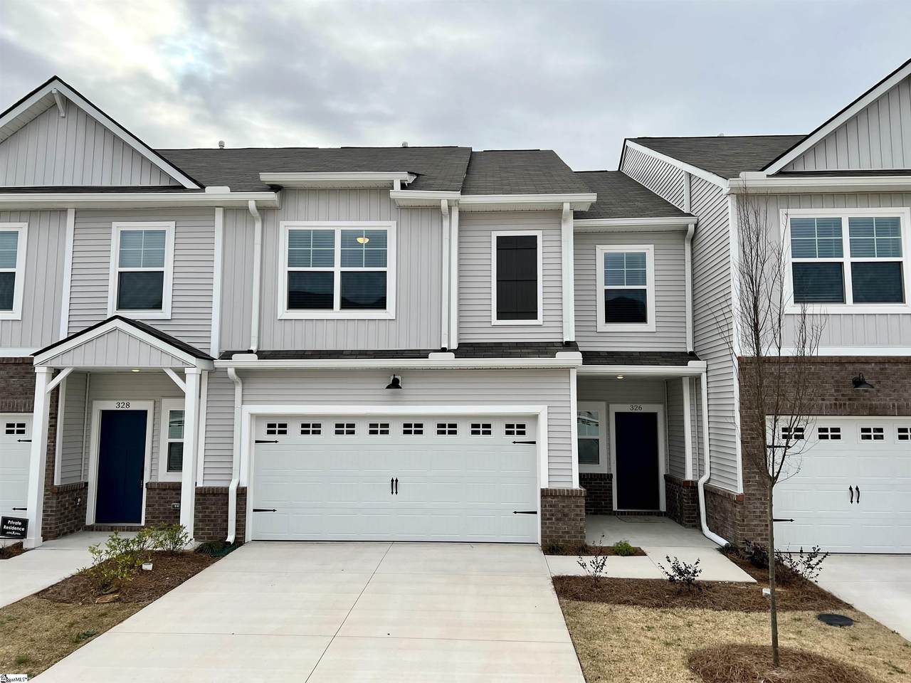 326 Hollenbeck Place - Photo 1