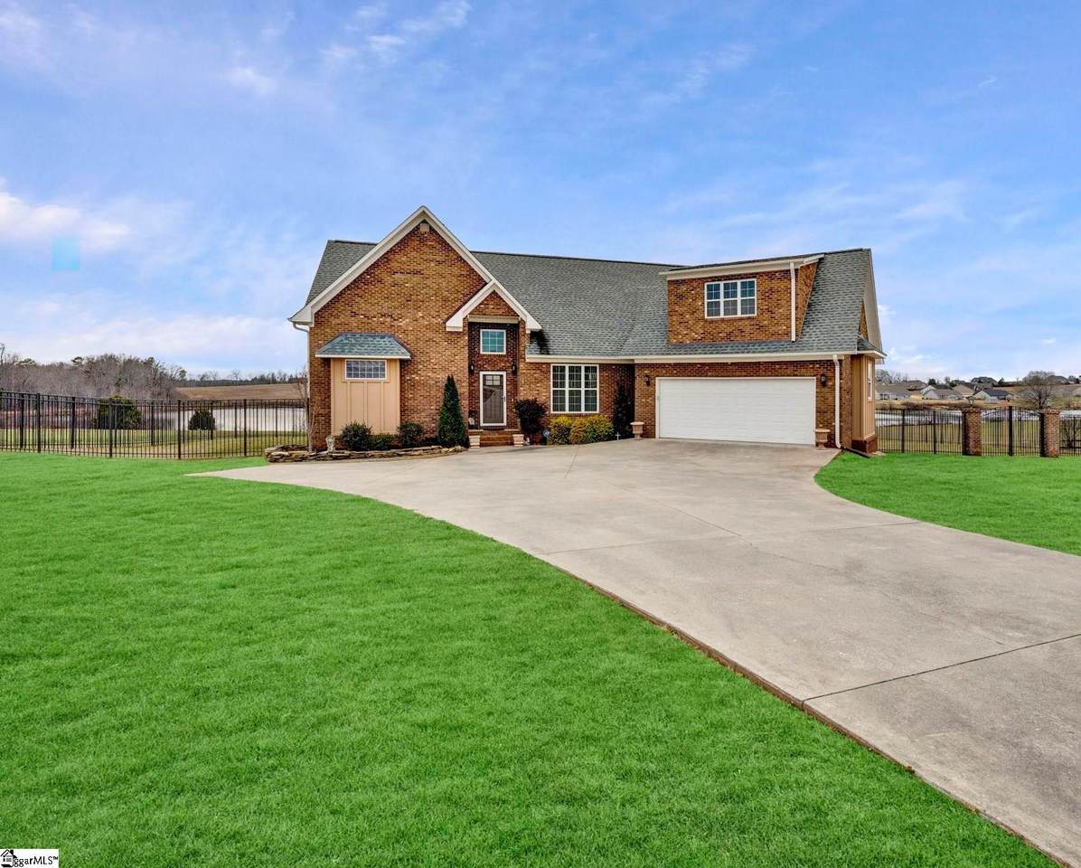 105 Stallion Drive - Photo 1