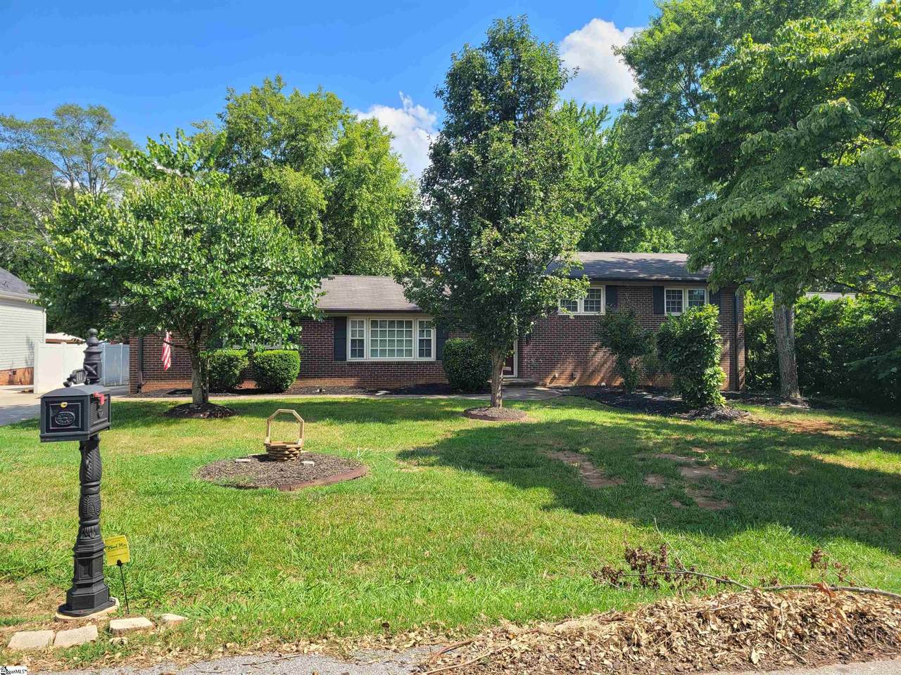 103 Pinehurst Drive - Photo 1