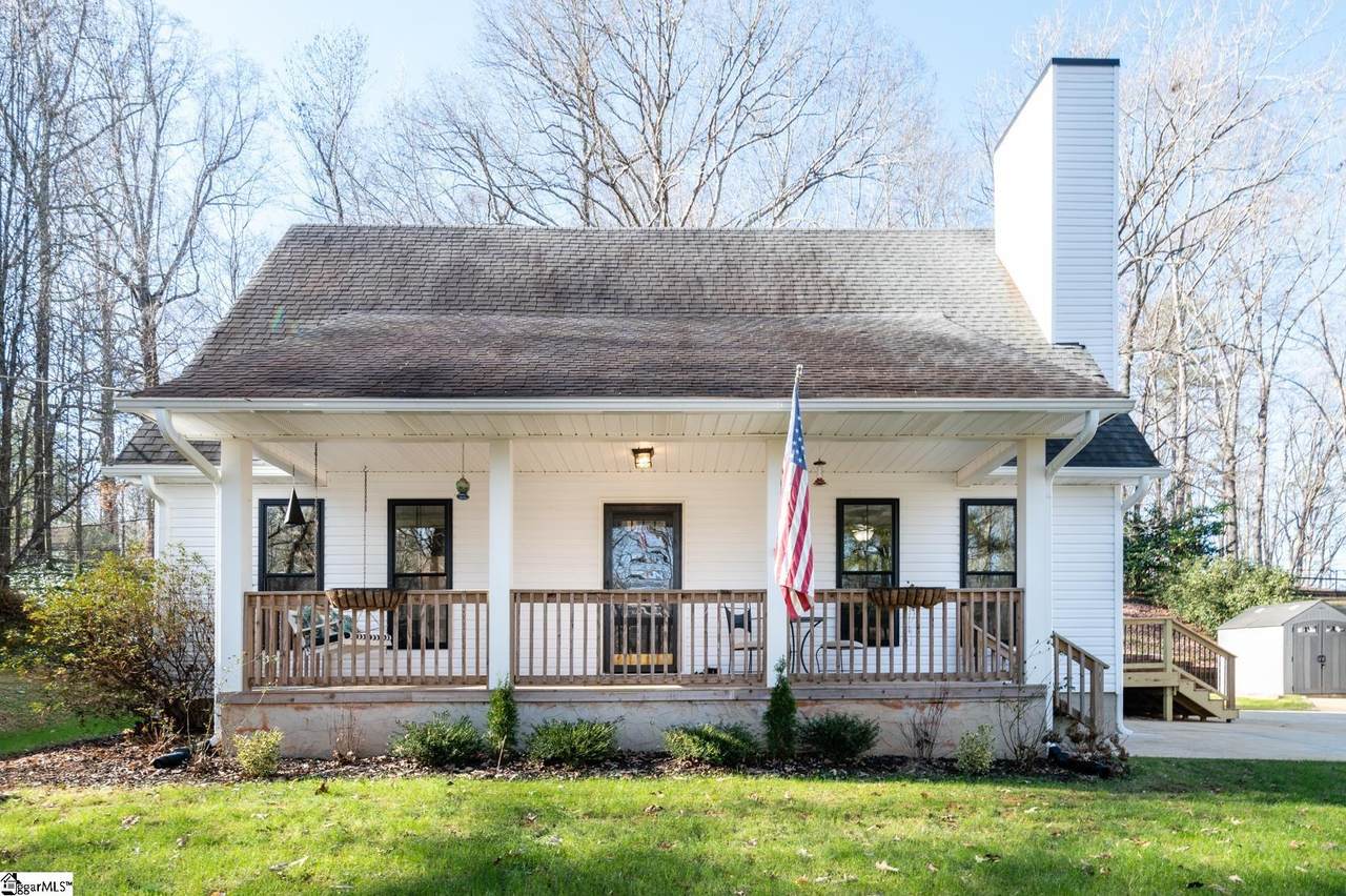 203 West Drive - Photo 1