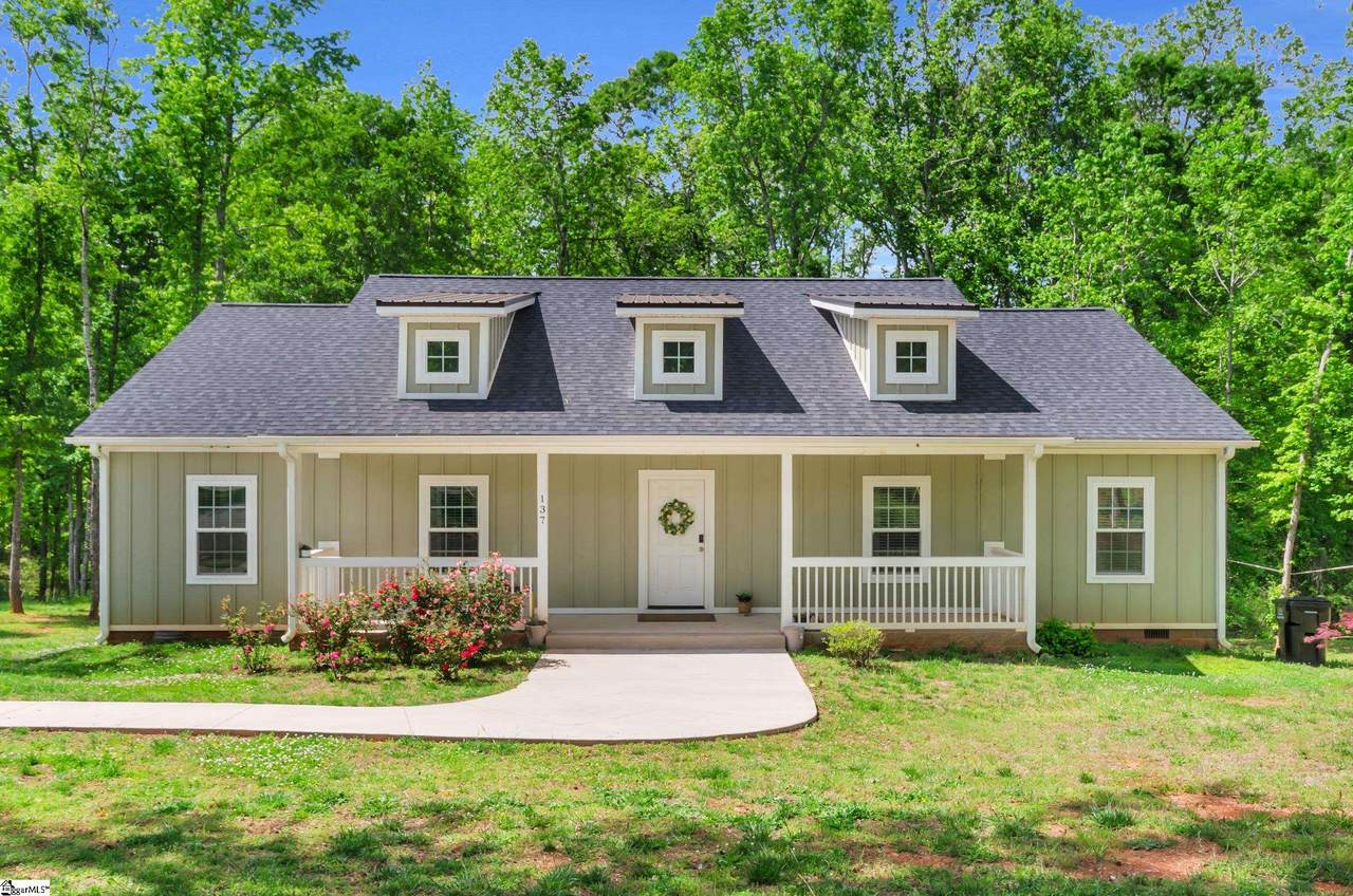 137 Boxwood Lane - Photo 1