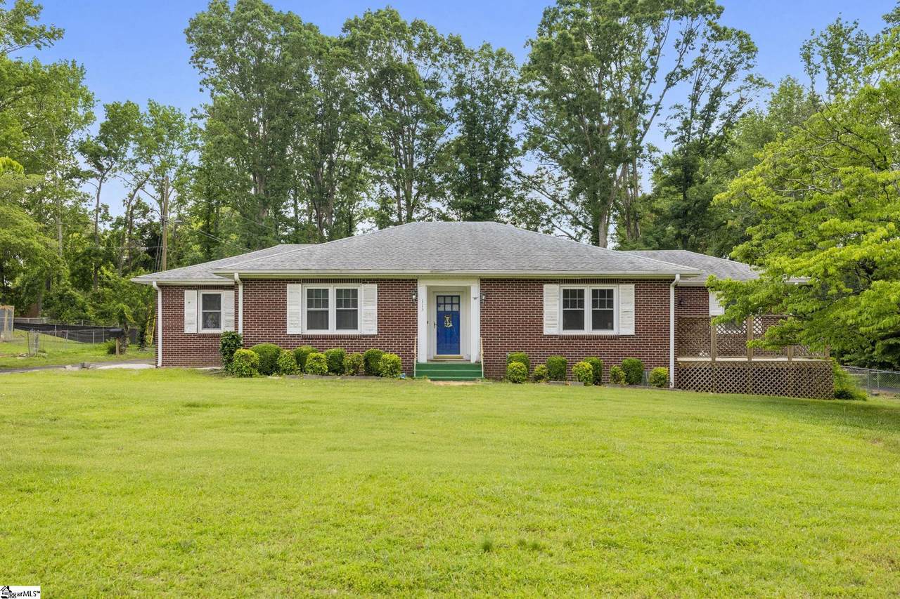 113 Sunset Drive - Photo 1