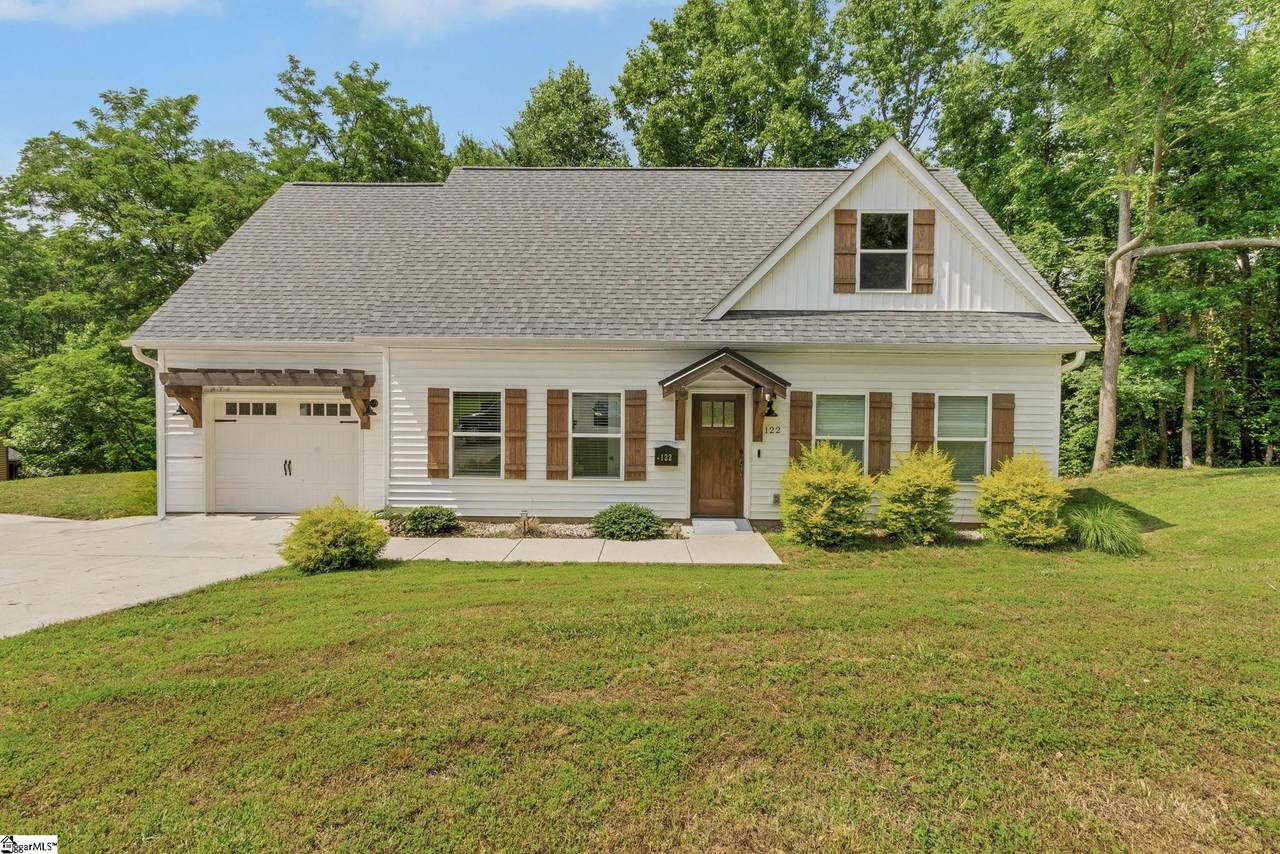 122 Hunters Woods Drive - Photo 1
