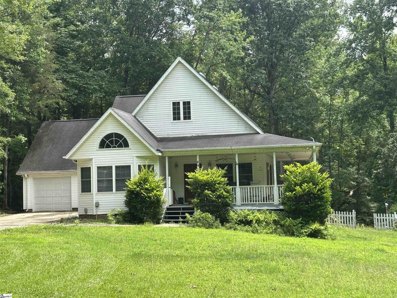 693 Grandwood Boulevard - Photo 1