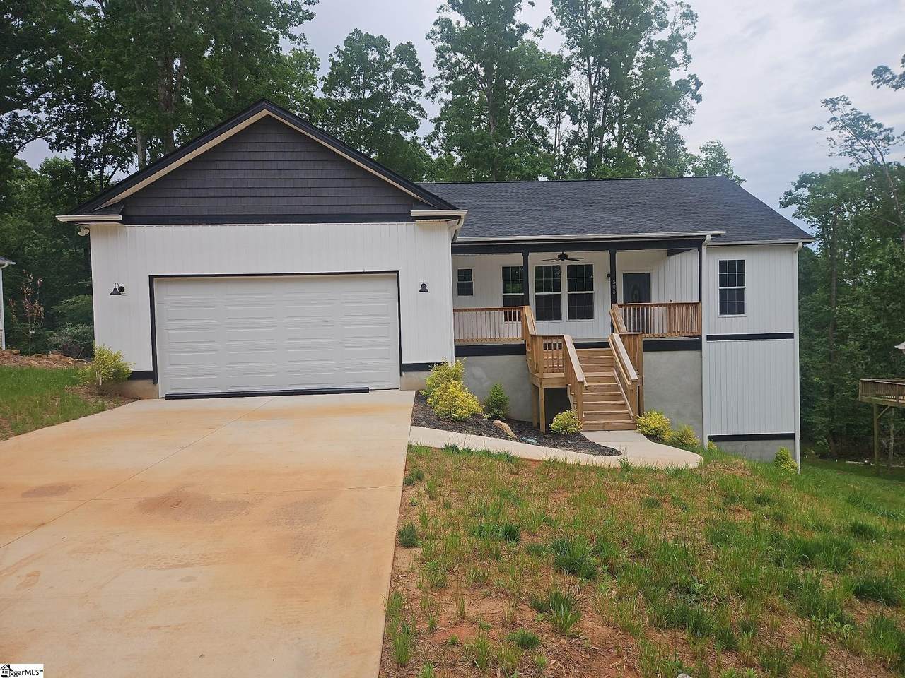 1505 Saluda Lake Road - Photo 1