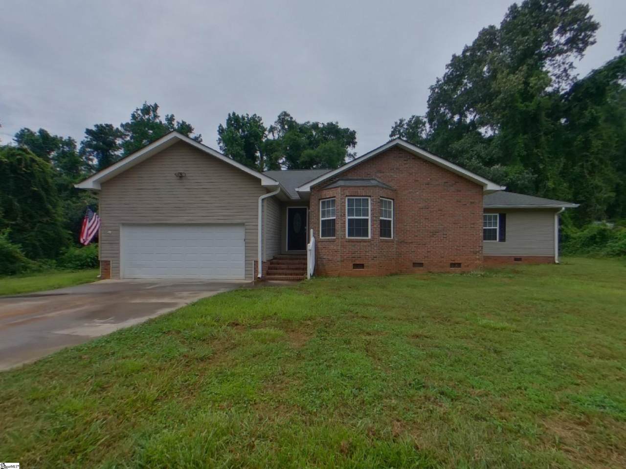 211 Boxwood Lane - Photo 1