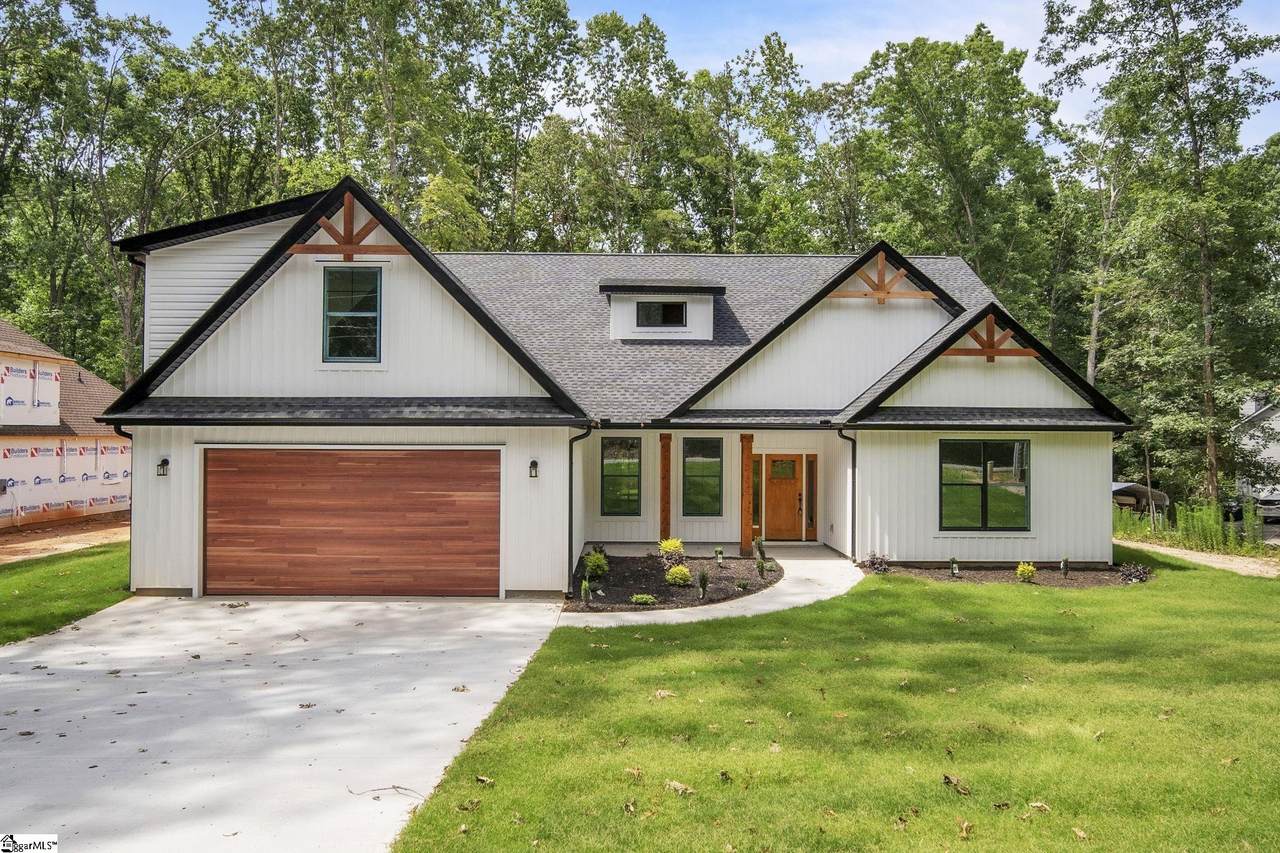 107 Circle Drive - Photo 1