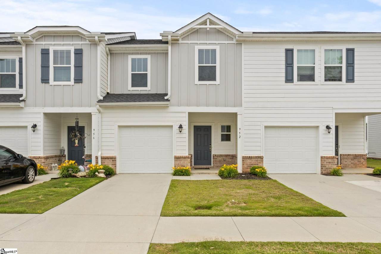 952 Yarn Way - Photo 1