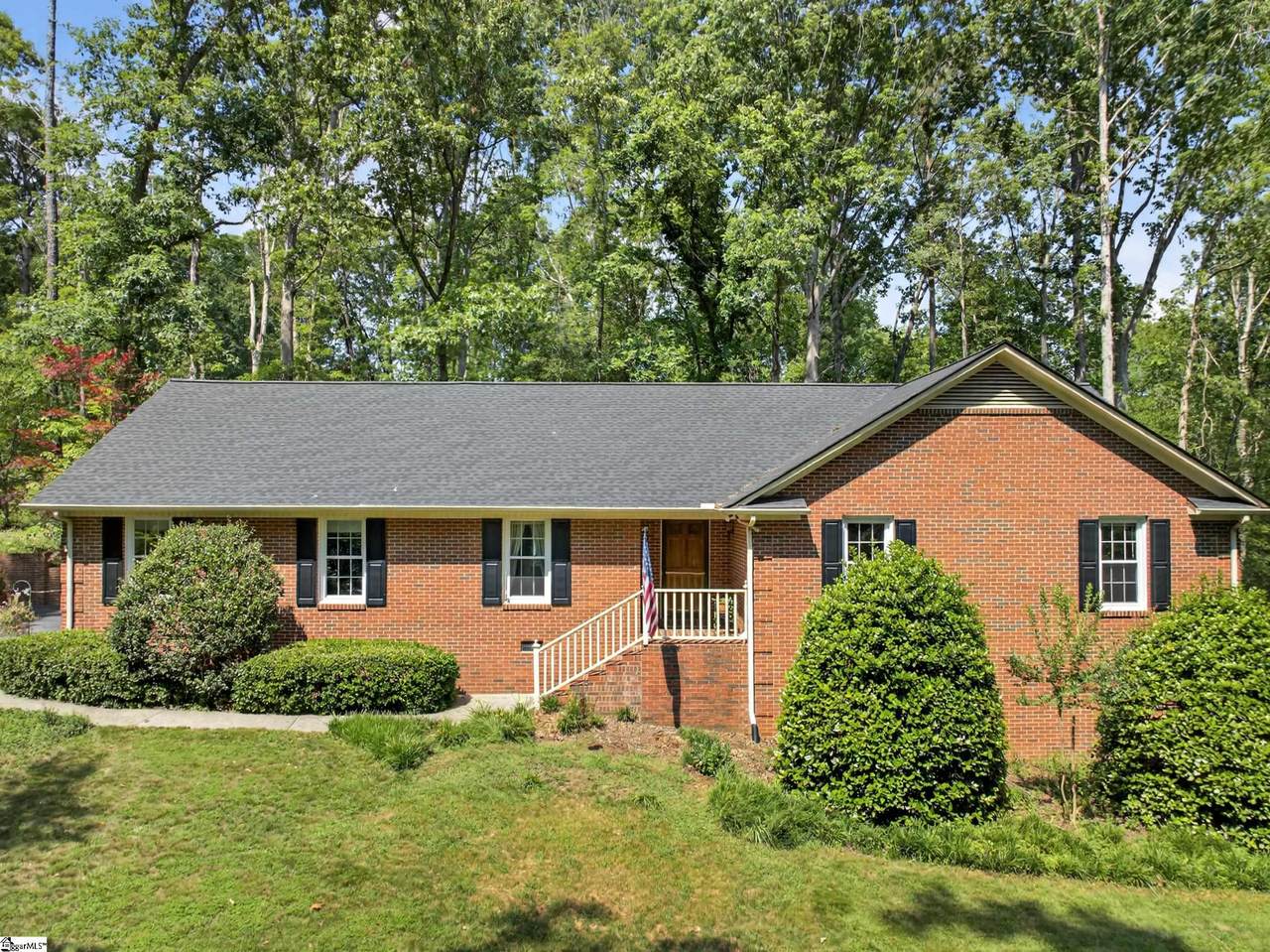 112 Cumberland Drive - Photo 1