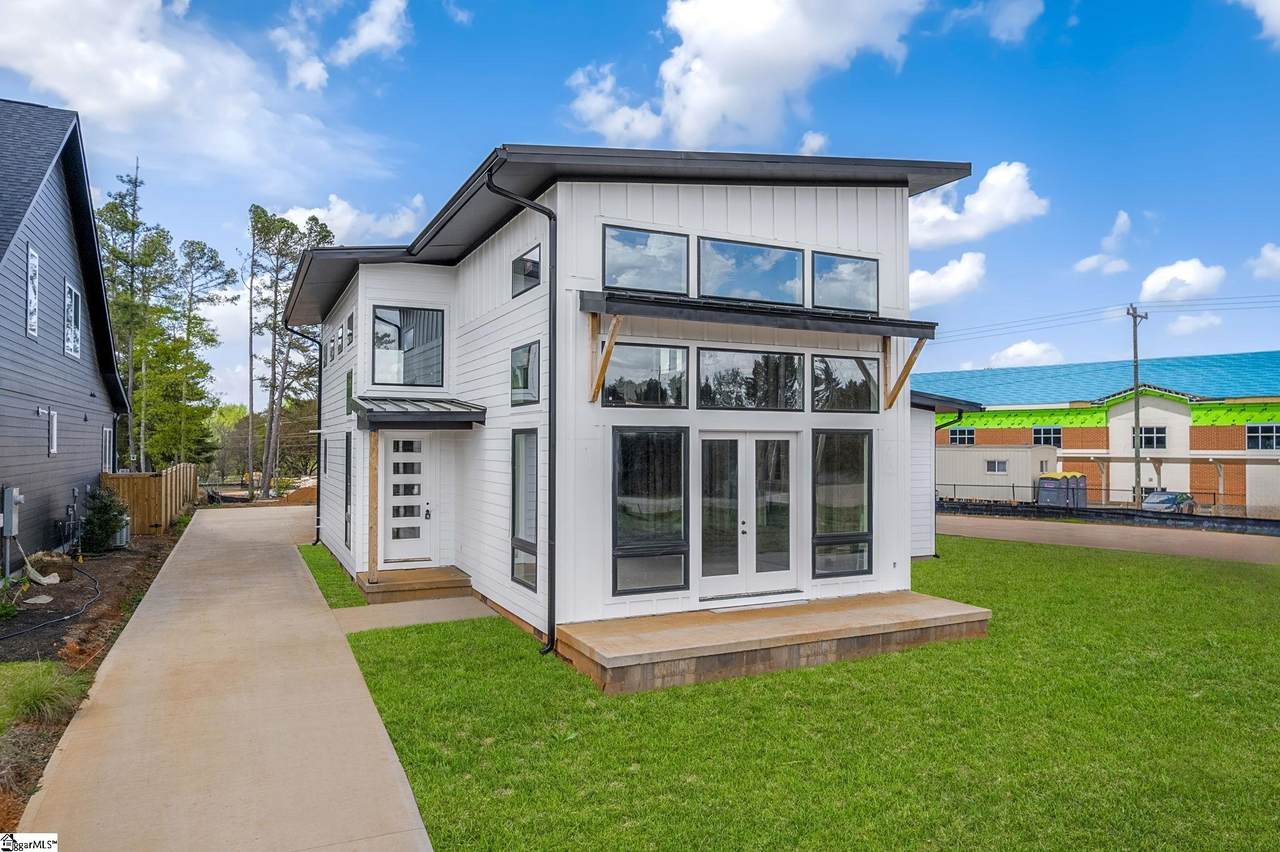 8 Village Crest Drive - Photo 1