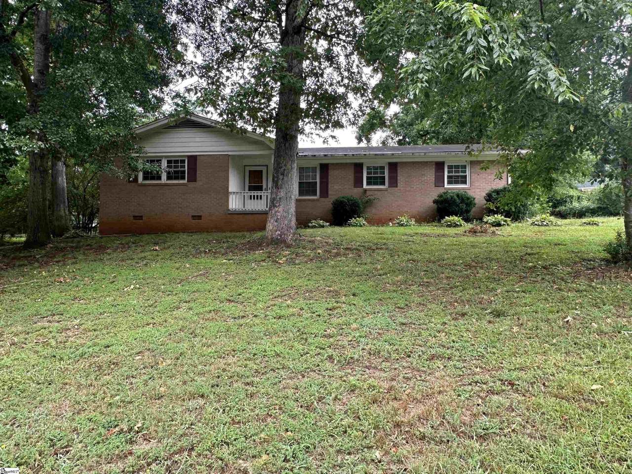 108 Anglewood Drive - Photo 1