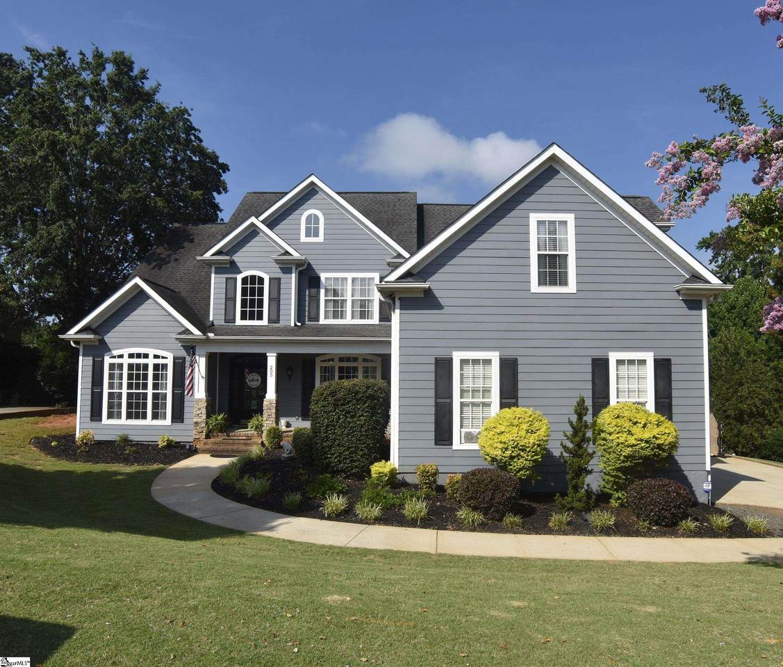 205 Castle Creek Drive - Photo 1