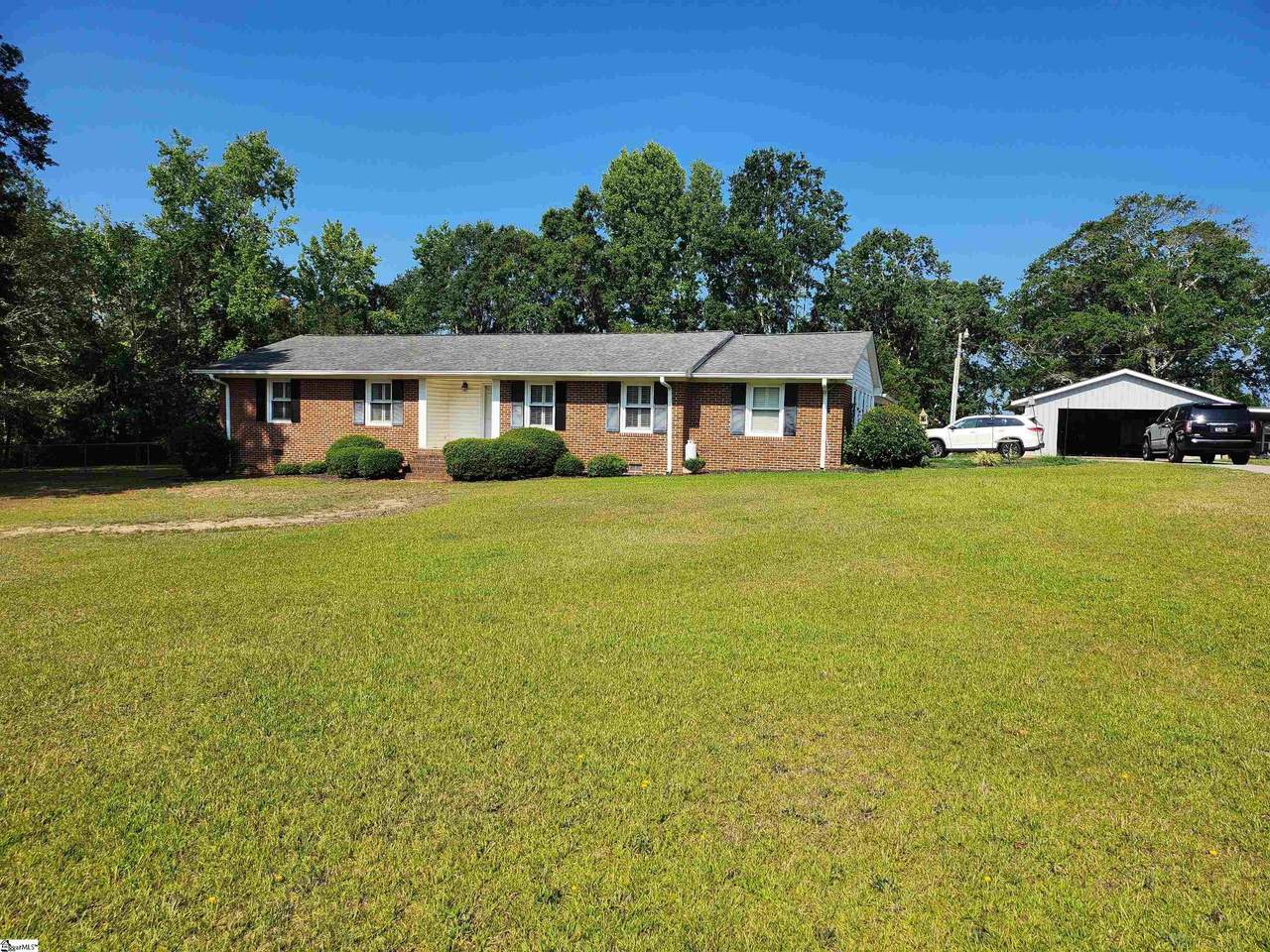 204 Ridge Drive - Photo 1