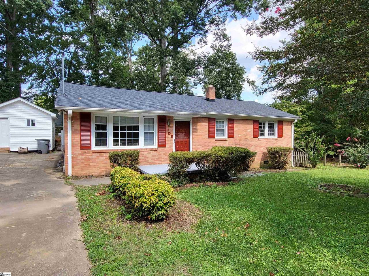 109 Pinehurst Street - Photo 1