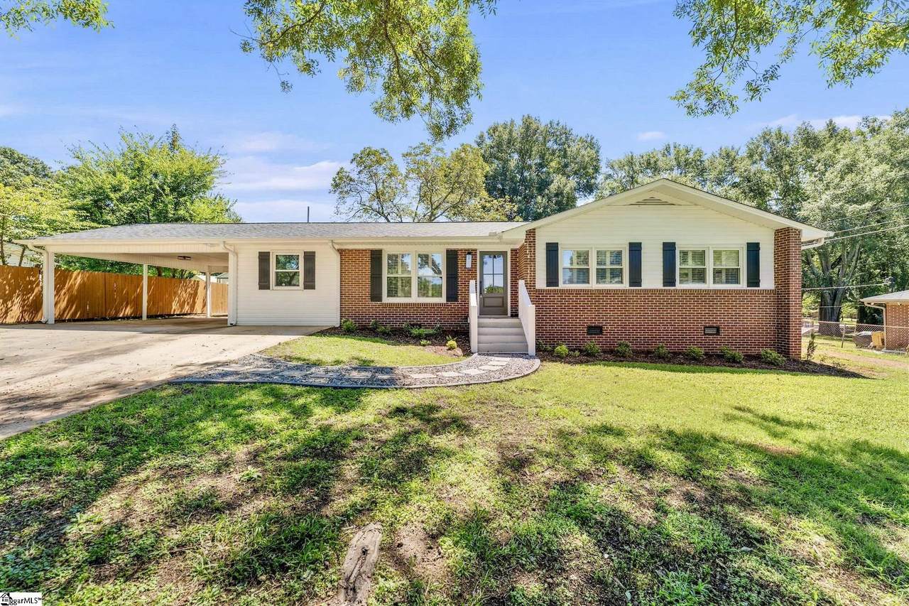 203 Fernwood Circle - Photo 1