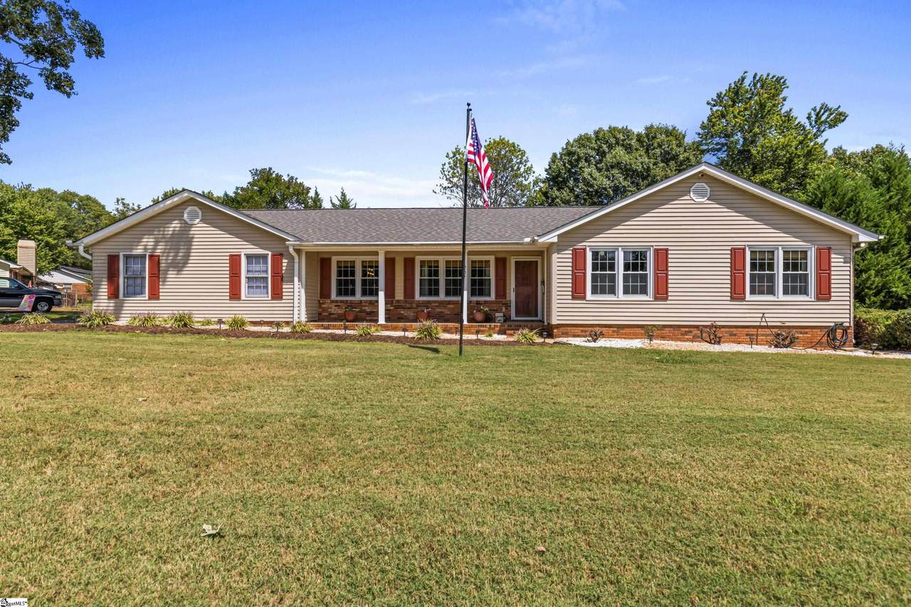 207 Green Ridge Drive - Photo 1