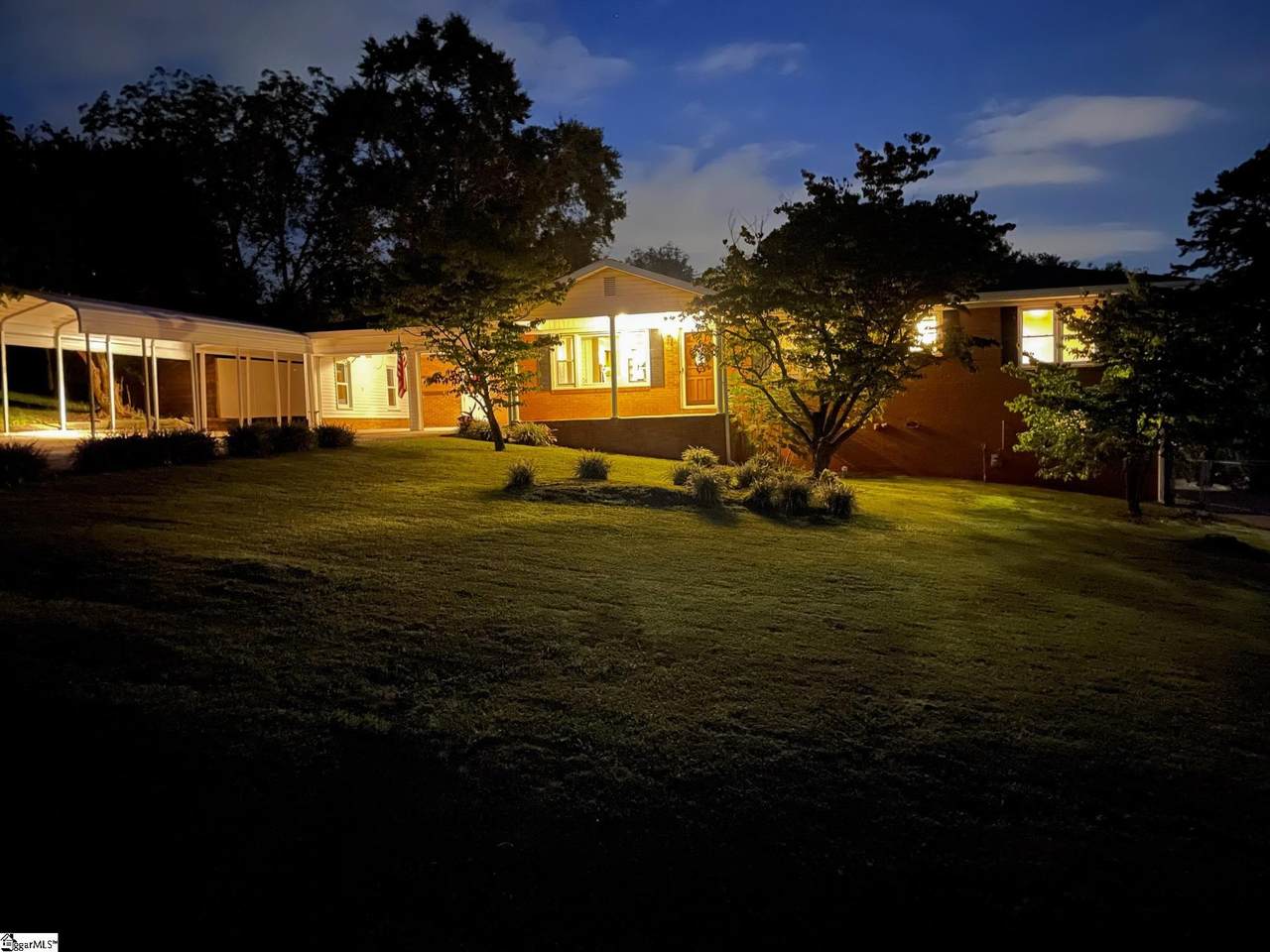 121 Parkdale Drive - Photo 1