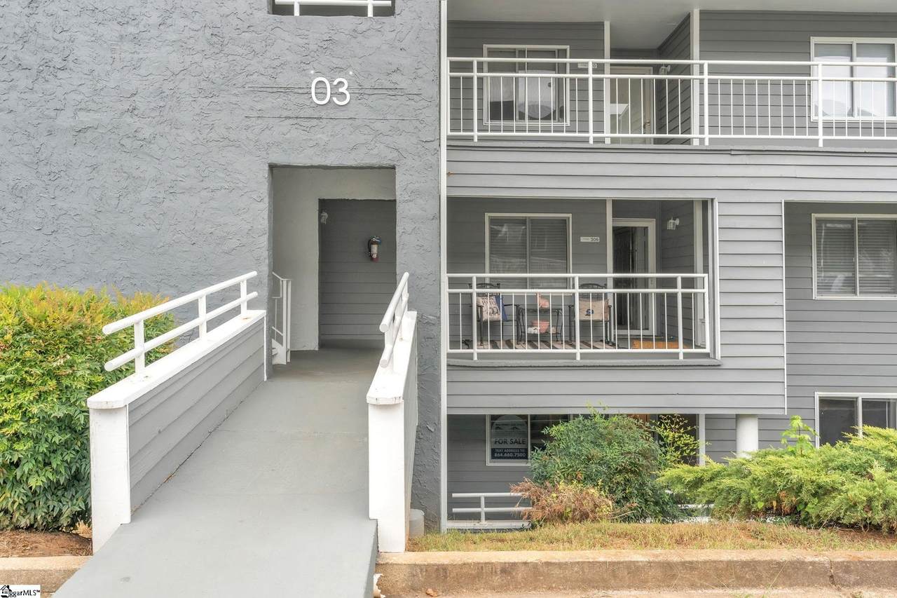 302 Northlake Drive - Photo 1