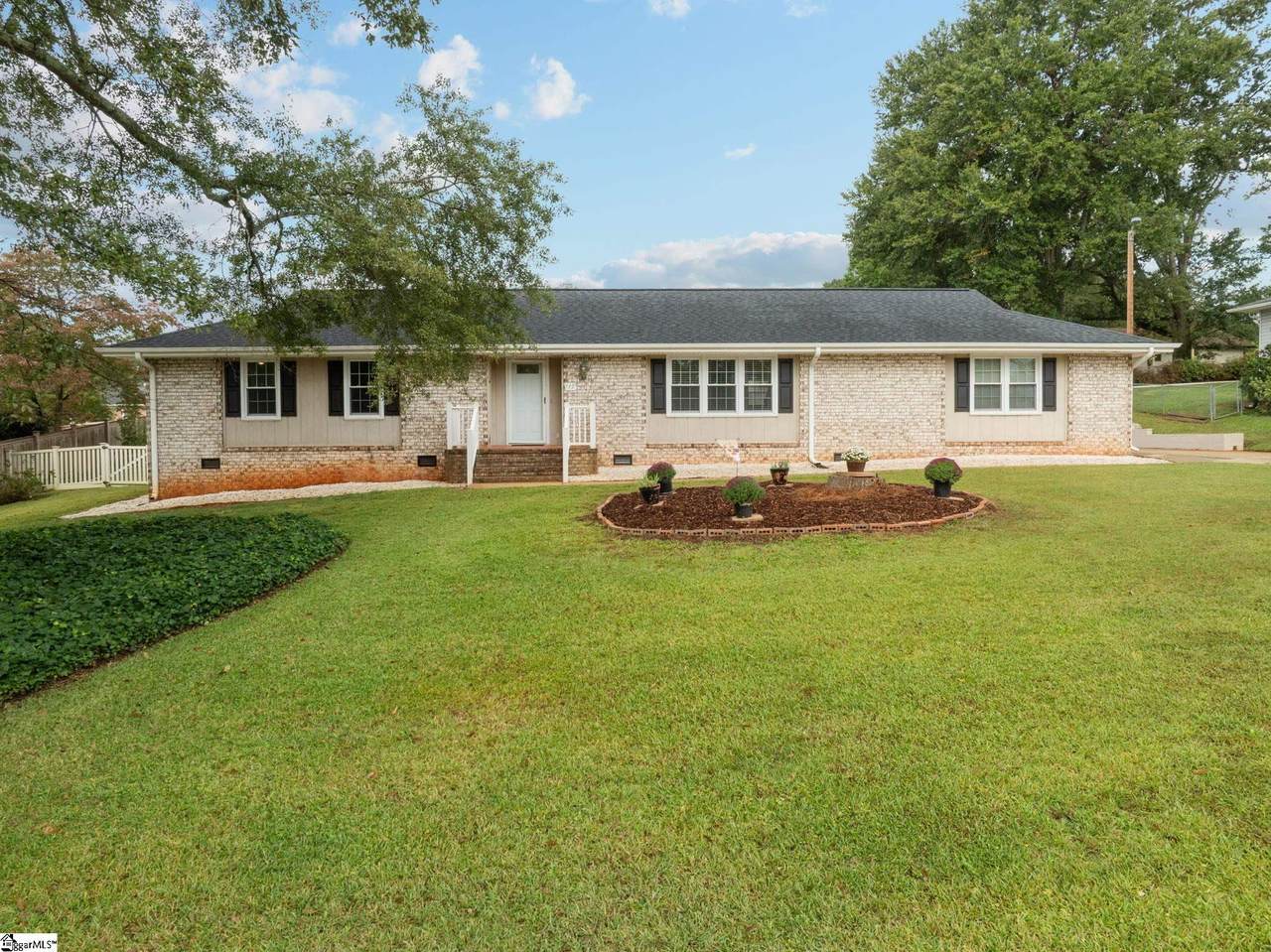 117 Lakewood Circle - Photo 1