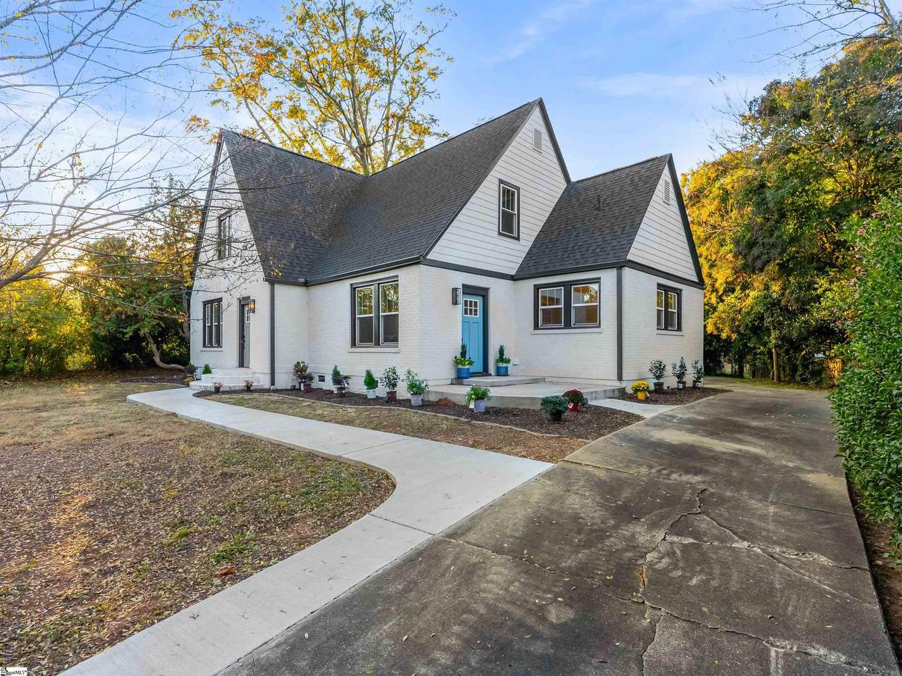 101 Sunset Drive - Photo 1