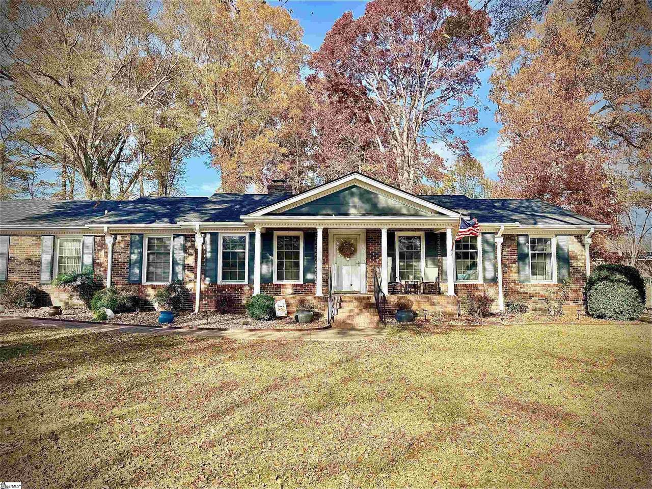 105 Hillpine Drive - Photo 1