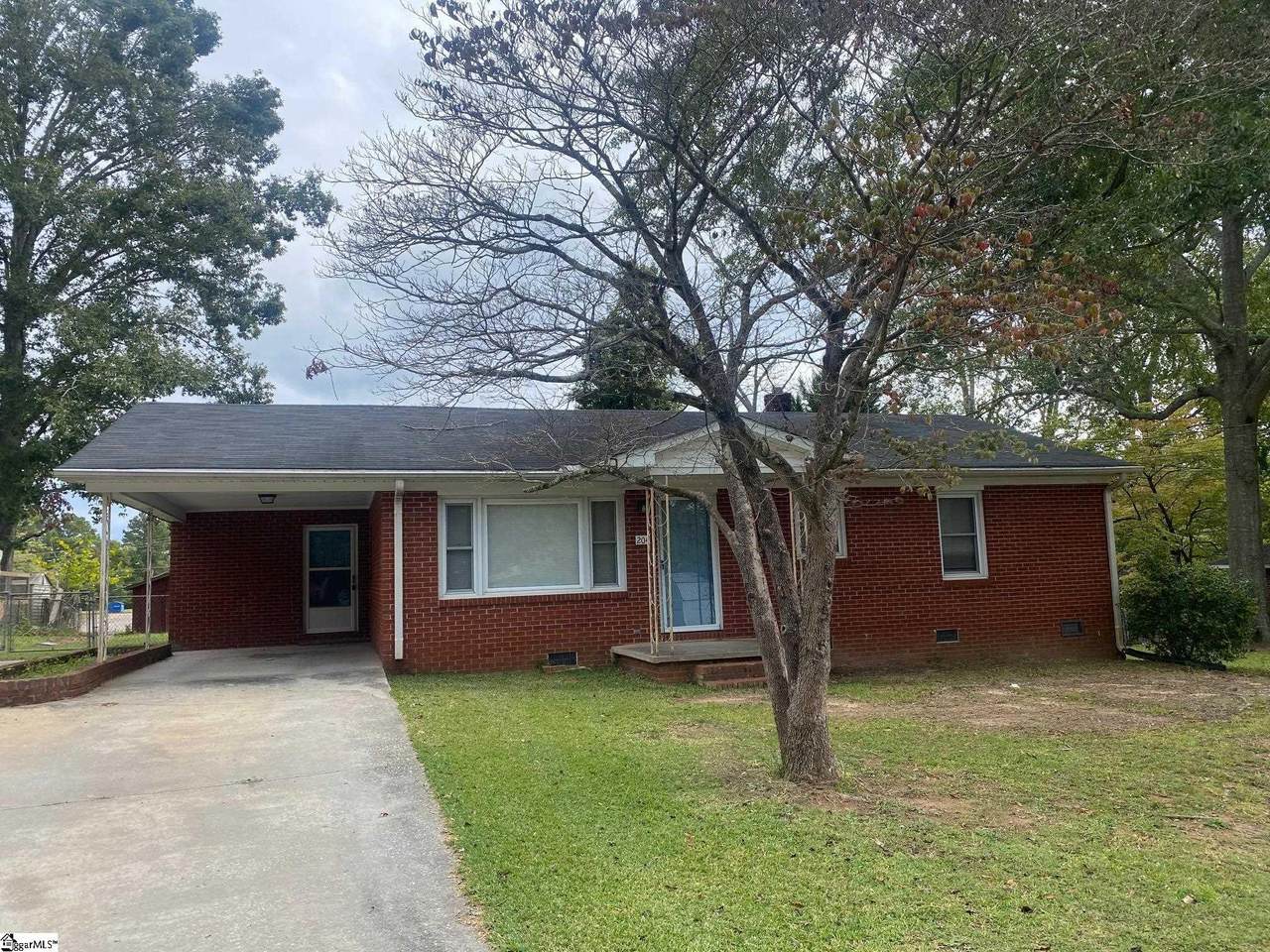 204 Oakwood Drive - Photo 1