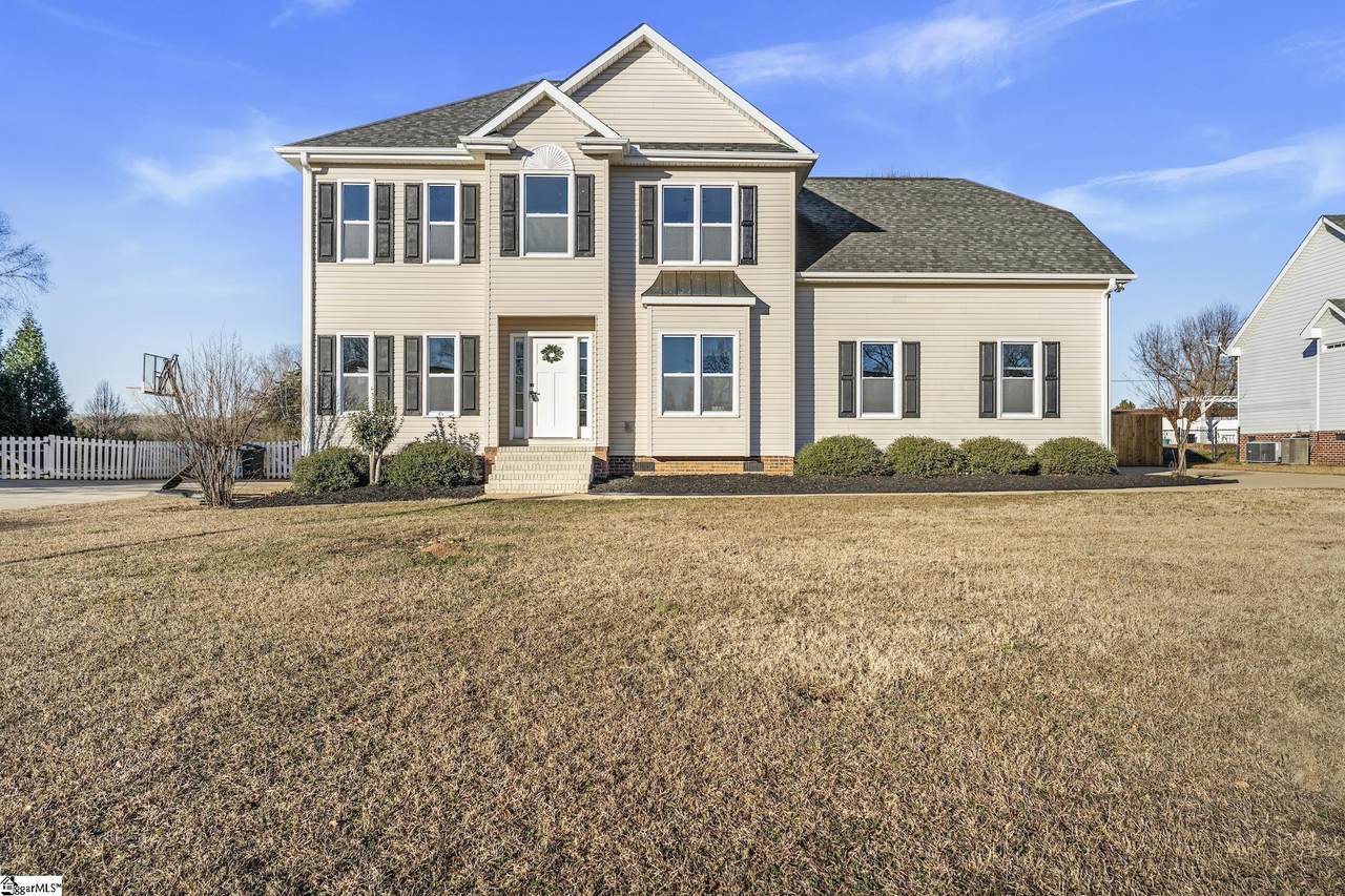 309 Huddersfield Drive - Photo 1