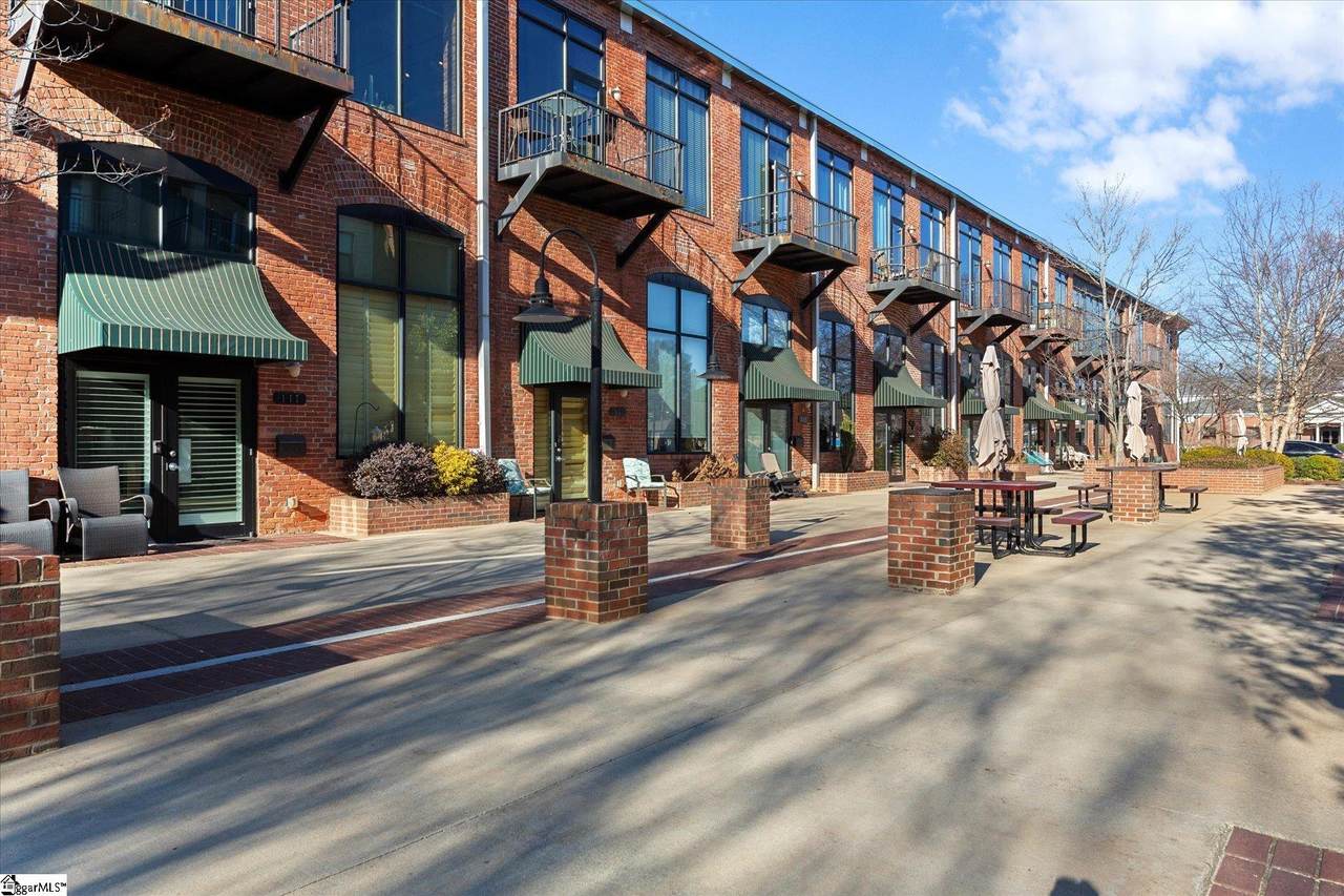 300 South Street - Photo 1