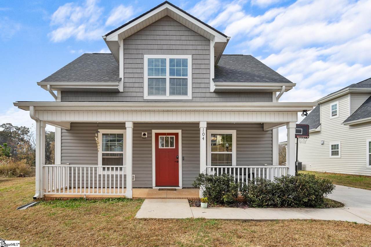 104 Royalview Drive - Photo 1