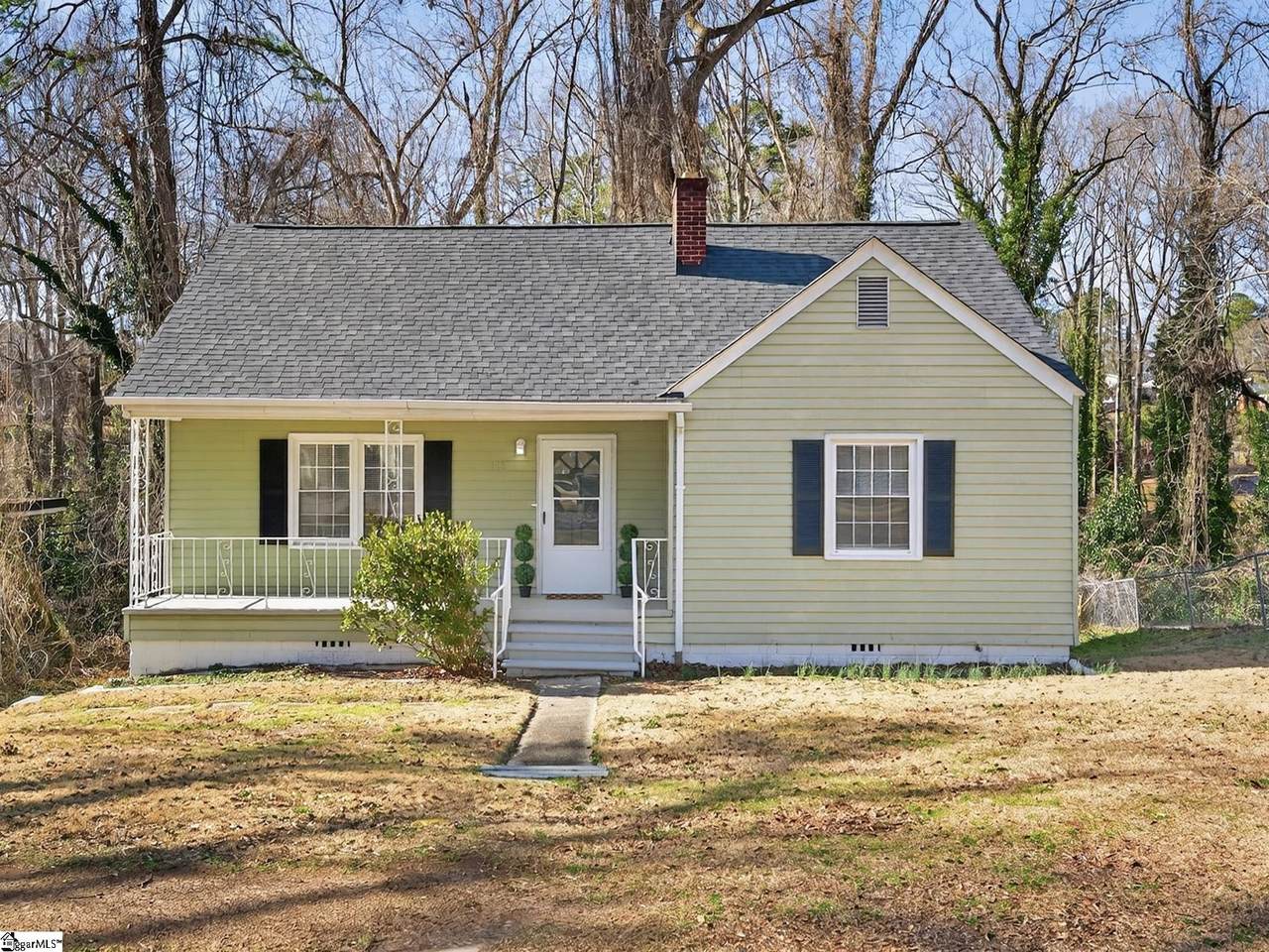 111 Oakleaf Drive - Photo 1