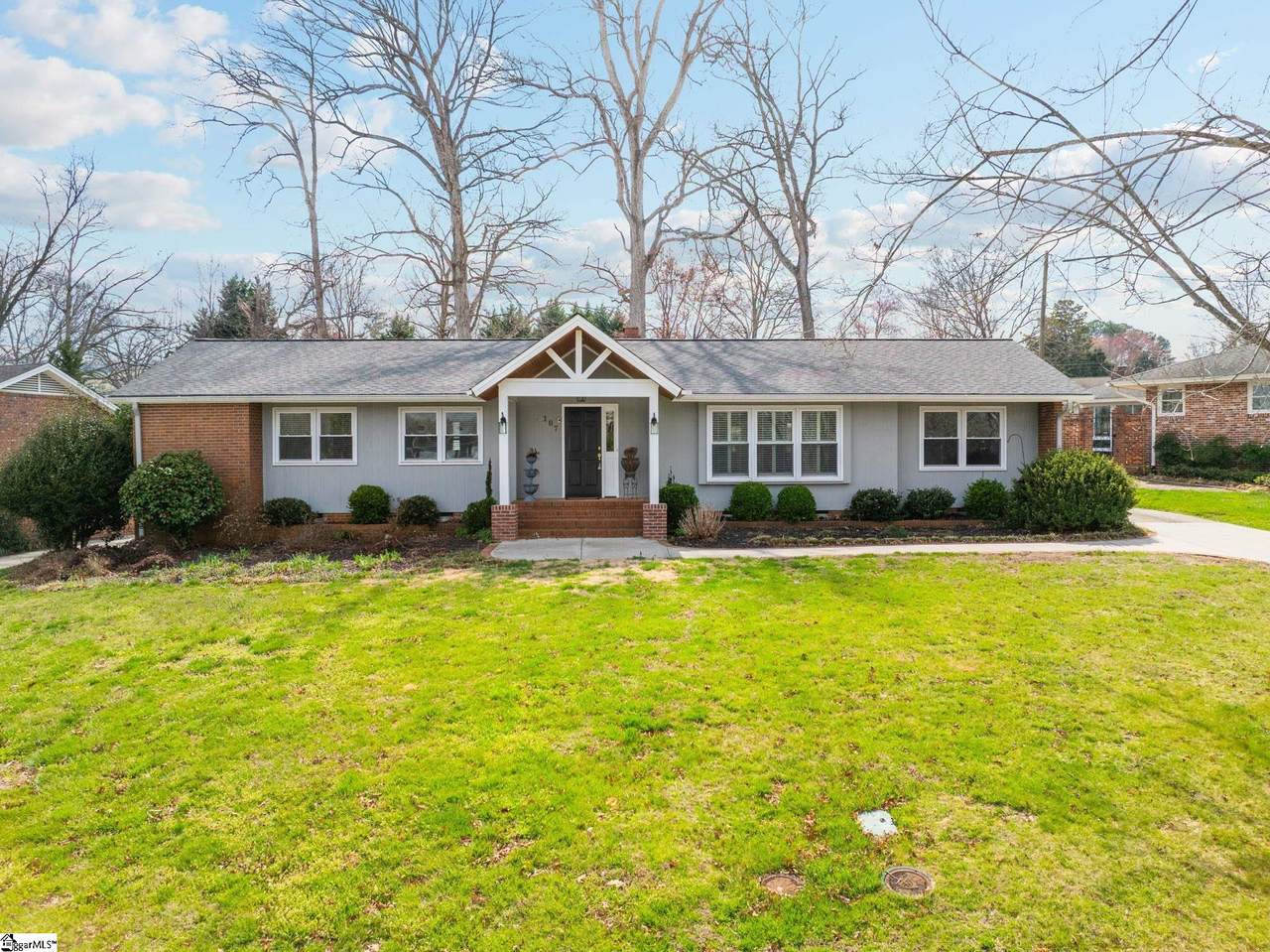 107 Hiawatha Drive - Photo 1