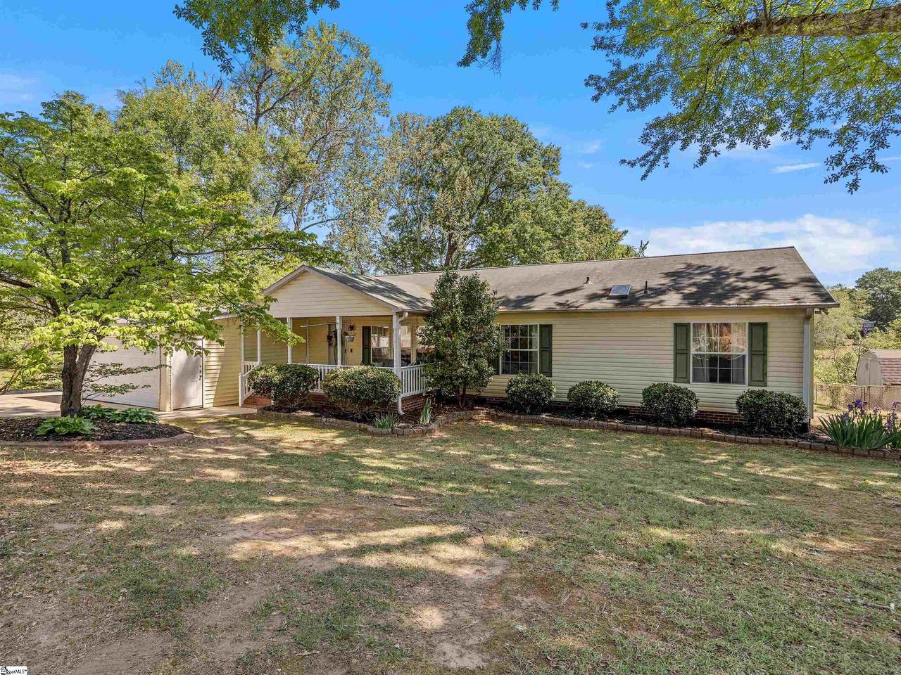 107 Lakeview Drive - Photo 1