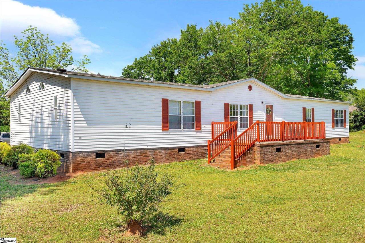 143 Hillcrest Drive - Photo 1