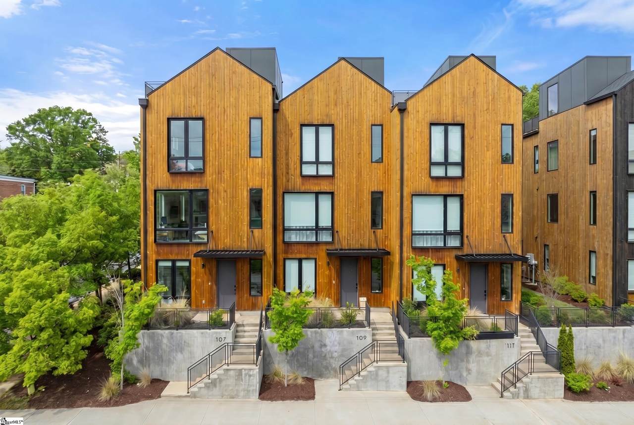 107 East Stone Avenue - Photo 1