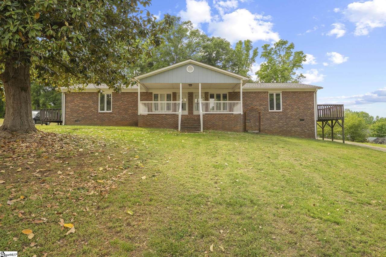113-115 Hunter Drive - Photo 1