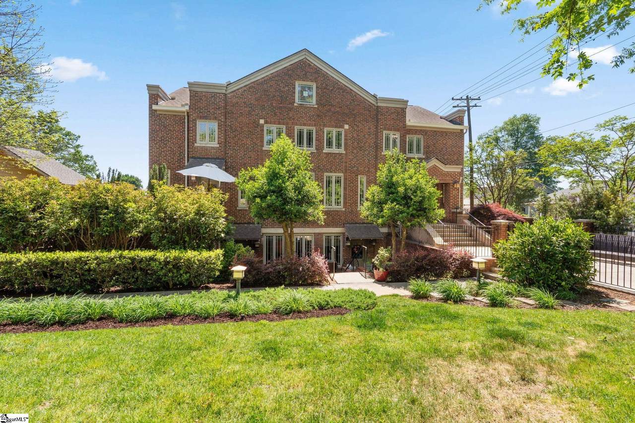 325 Hampton Avenue - Photo 1