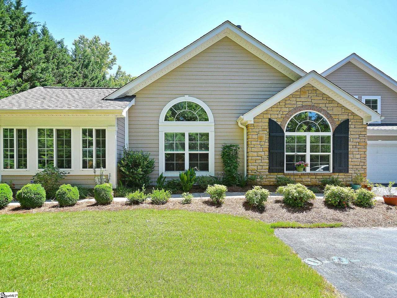 215 Sunset Glory Lane - Photo 1