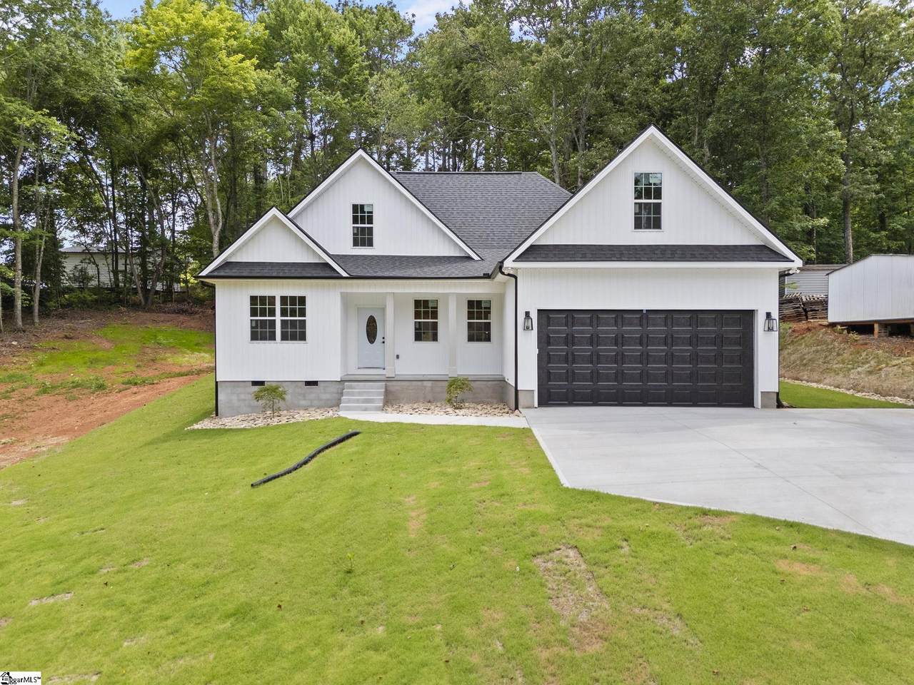 207 Eastview Drive - Photo 1