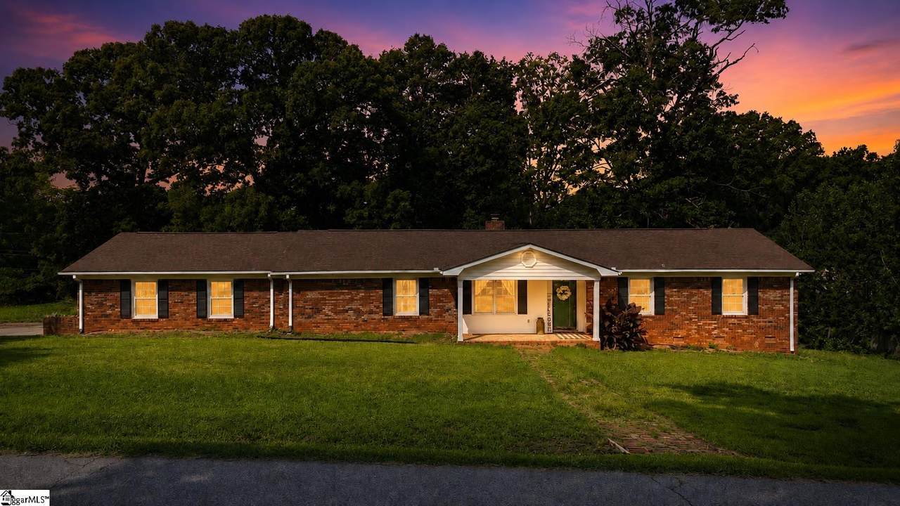 220 Millwood Lane - Photo 1