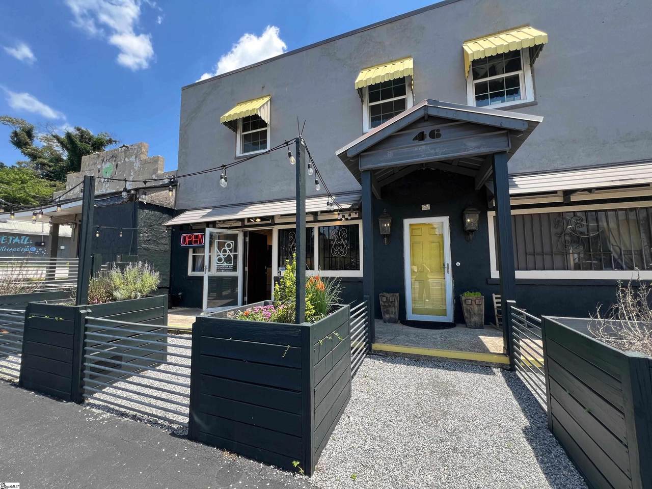 46 Lois Avenue - Photo 1
