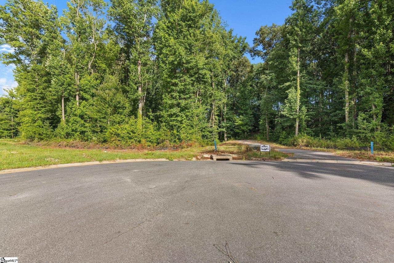121 Carolina Drive - Photo 1