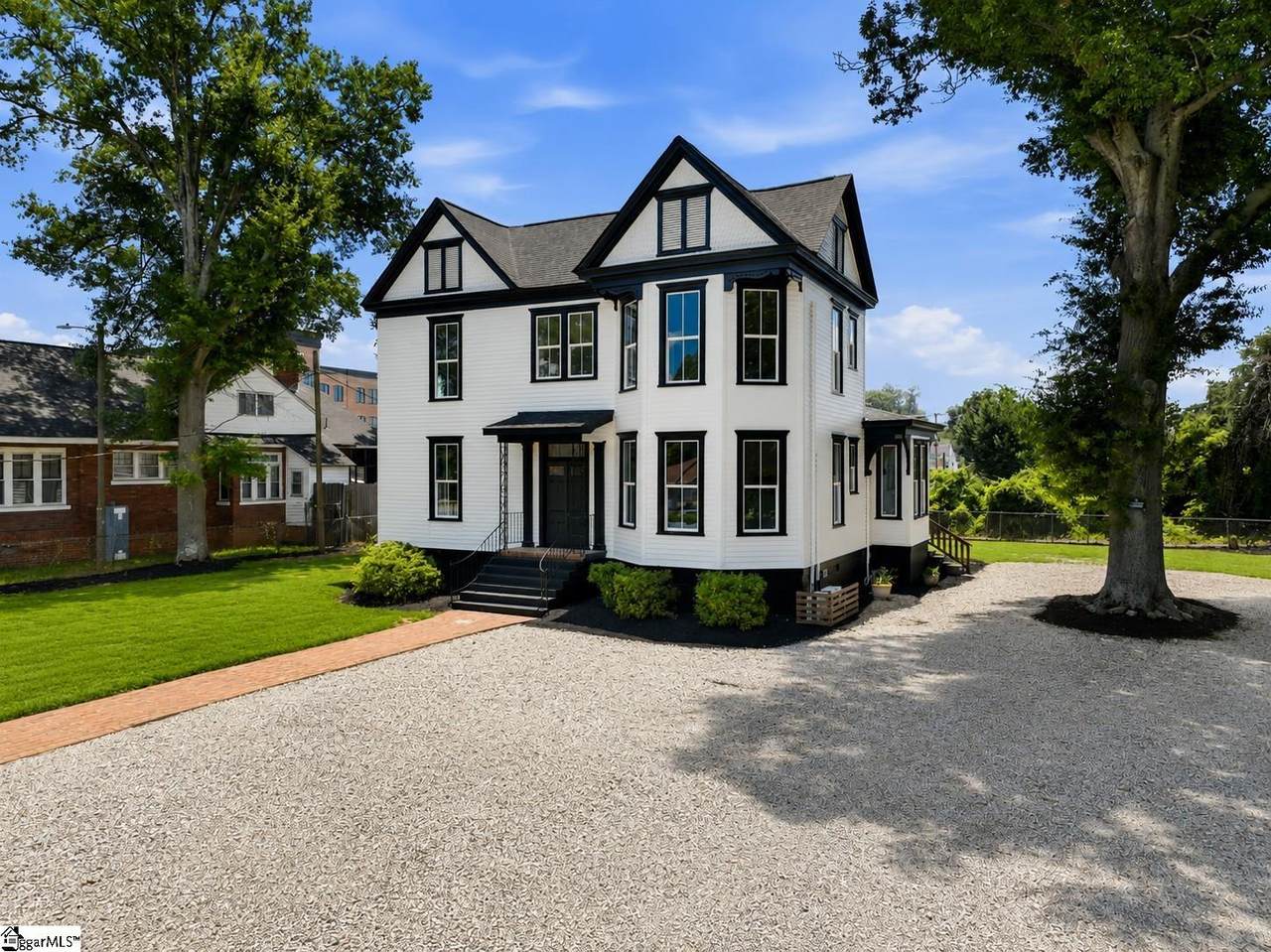 405 Perry Avenue - Photo 1