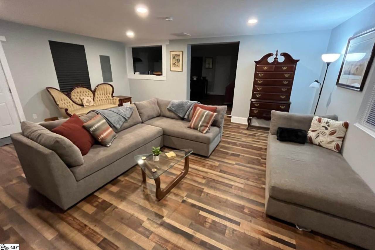 702 E Lee Road - Photo 1