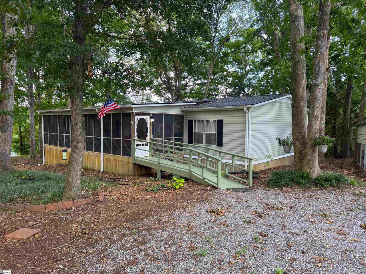 322 Lakeview Drive - Photo 1