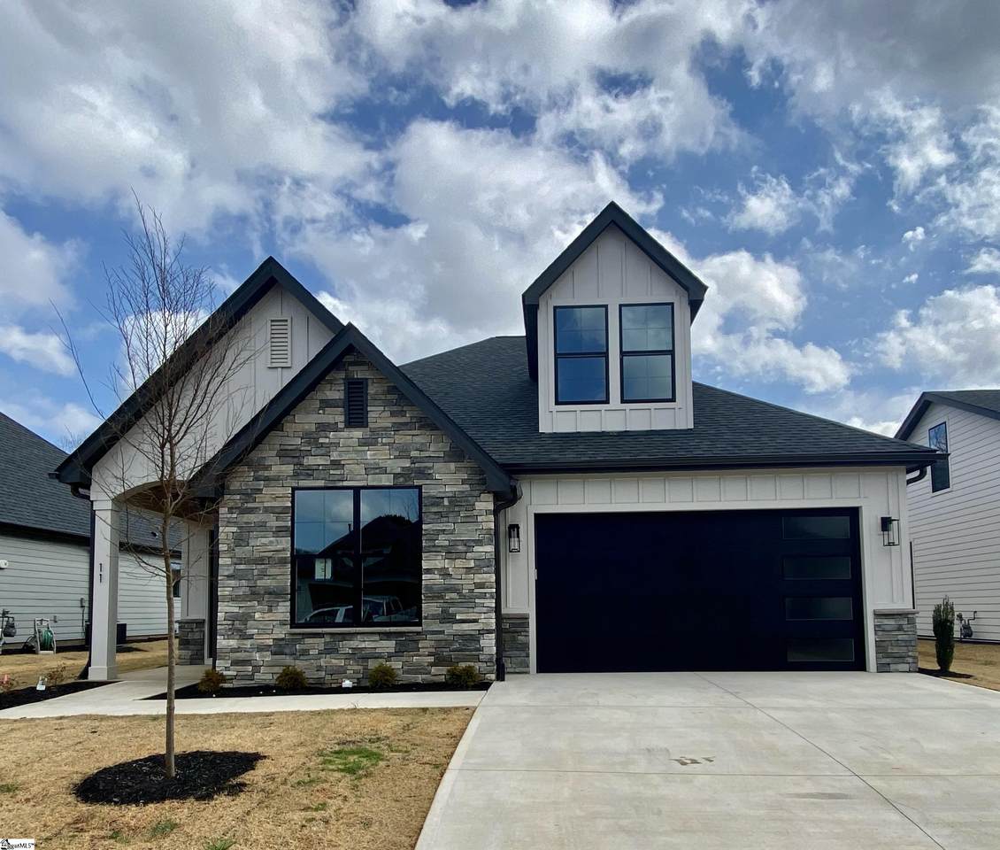 137 Winding Rock Road - Photo 1